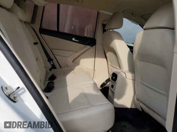 2017 Volkswagen Tiguan S z VIN WVGAV7AX3HK015484, wystawiony jako Copart lot #54958235 z przebiegiem 56 100 mil mil oraz Szkoda całkowita • Salvage title. Historia ofert i sprzedaży dostępna na DreamBid. Obrazek 11.