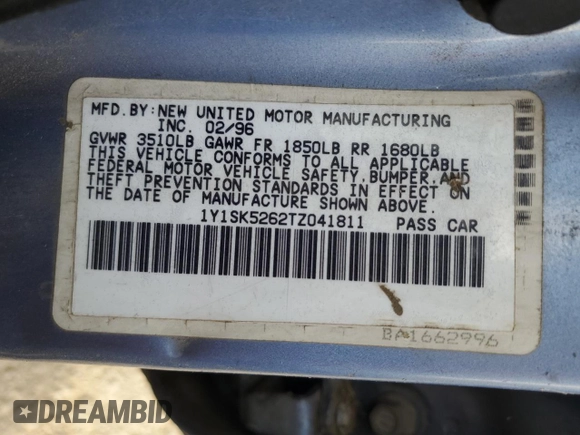1996 Geo Prizm LSi z VIN 1Y1SK5262TZ041811, wystawiony jako Copart lot #56417875 z przebiegiem 185 771 mil mil oraz Tytuł czysty. Historia ofert i sprzedaży dostępna na DreamBid. Obrazek 12.