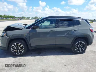 2024 Jeep Compass Limited z VIN 3C4NJDCN4RT595341, wystawiony jako IAAI lot #42577790 z przebiegiem 42 995 mil mil oraz . Historia ofert i sprzedaży dostępna na DreamBid. Obrazek 14.