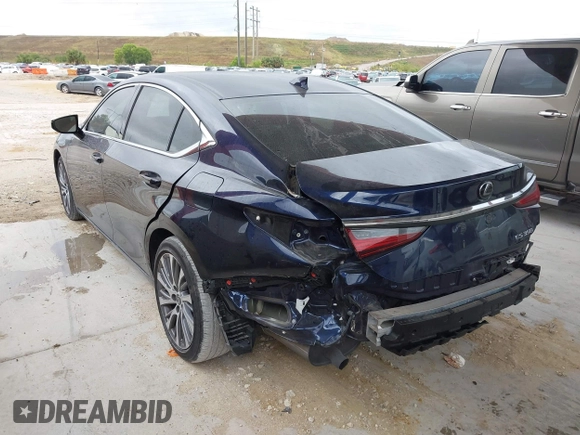 2021 Lexus ES with VIN 58ADZ1B1XMU100242, listed as a IAAI auction lot 41971747 with 27,965 mi miles. Bid and sale history available at carsss.com. Image 3.