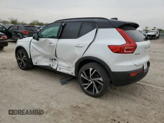 2022 Volvo XC40 R-Design с VIN YV4162UM1N2648449, выставлен на аукционе Copart как лот 52323025 с пробегом 34 574 миль миль и Списание • Salvage title. История ставок и продаж доступна на DreamBid. Изображение 2.