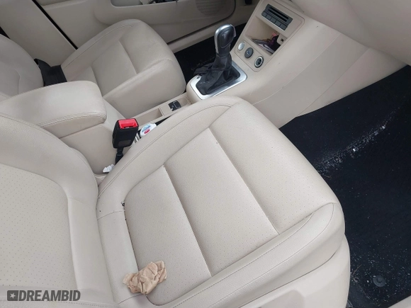 2016 Volkswagen Tiguan R-Line with VIN WVGAV7AX9GW559849, listed as a IAAI auction lot 41638636 with 133,751 mi miles. Bid and sale history available at carsss.com. Image 5.