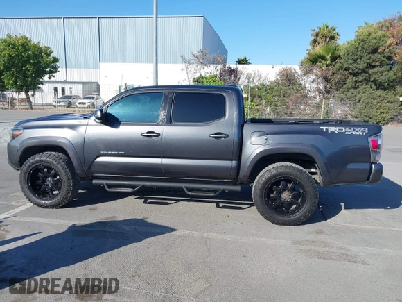 2020 Toyota Tacoma SR5 z VIN 3TMCZ5AN9LM296826, wystawiony jako IAAI lot #42533149 z przebiegiem 72 375 mil mil oraz . Historia ofert i sprzedaży dostępna na DreamBid. Obrazek 14.