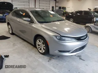 2015 Chrysler 200 Limited z VIN 1C3CCCAB5FN754713, wystawiony jako IAAI lot #41754208 z przebiegiem 95 662 mil mil oraz . Historia ofert i sprzedaży dostępna na DreamBid. Obrazek 1.