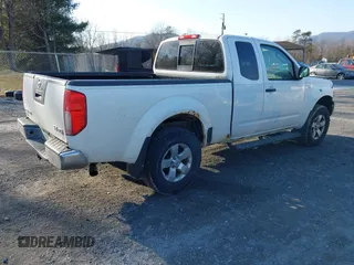 2010 Nissan Frontier SE z VIN 1N6AD0CW2AC437777, wystawiony jako IAAI lot #41412980 z przebiegiem 224 829 mil mil oraz . Historia ofert i sprzedaży dostępna na DreamBid. Obrazek 4.
