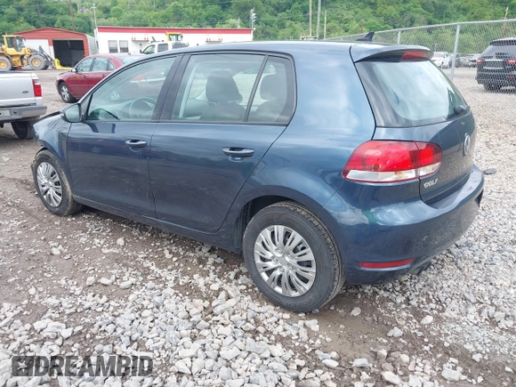 2013 Volkswagen Golf w/Conv & Sunroof z VIN WVWDB7AJ2DW042894, wystawiony jako IAAI lot #42251852 z przebiegiem 87 747 mil mil oraz . Historia ofert i sprzedaży dostępna na DreamBid. Obrazek 3.