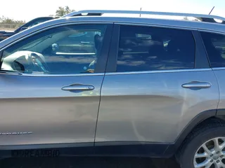 2015 Jeep Cherokee Latitude with VIN 1C4PJLCB8FW620336, listed as a IAAI auction lot 41634997 with 130,335 mi miles. Bid and sale history available at carsss.com. Image 15.