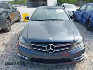 2014 Mercedes-Benz C 250 z VIN WDDGJ4HB9EG224400, wystawiony jako IAAI lot #42054054 z przebiegiem 40 200 mil mil oraz . Historia ofert i sprzedaży dostępna na DreamBid. Obrazek 6.