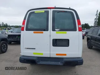 2019 Chevrolet Express Cargo z VIN 1GCWGAFP7K1189100, wystawiony jako IAAI lot #42459577 z przebiegiem 95 789 mil mil oraz . Historia ofert i sprzedaży dostępna na DreamBid. Obrazek 16.