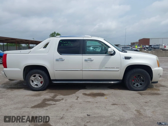 2010 Cadillac Escalade EXT z VIN 3GYVKLEF4AG171775, wystawiony jako IAAI lot #42413511 z przebiegiem Nie podano mil oraz . Historia ofert i sprzedaży dostępna na DreamBid. Obrazek 13.