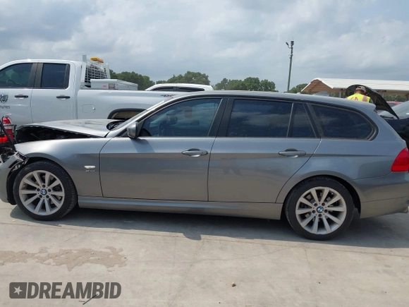 2011 BMW 3 Series 328i xDrive with VIN WBAUU3C52BA542337, listed as a IAAI auction lot 42141670 with 59,479 mi miles and . Bid and sale history available at DreamBid. Image 14.