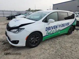2020 Chrysler Pacifica Touring with VIN 2C4RC1FG6LR150052, listed as a Copart auction lot 59294065 with 175,161 mi miles and Non repairable. Bid and sale history available at DreamBid. Image 1.