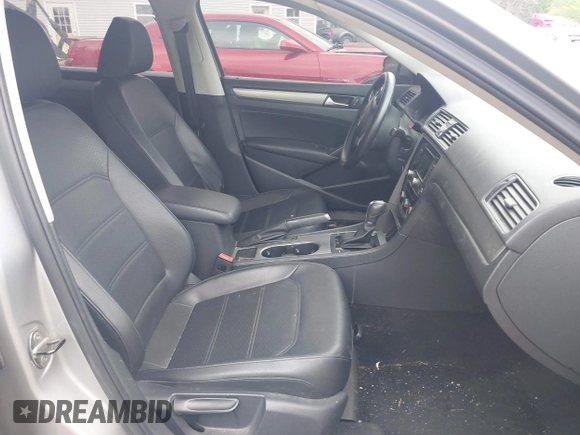 2014 Volkswagen Passat SE z VIN 1VWBN7A36EC045247, wystawiony jako IAAI lot #42295047 z przebiegiem 118 431 mil mil oraz . Historia ofert i sprzedaży dostępna na DreamBid. Obrazek 5.