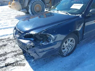 2004 Pontiac Grand Am SE with VIN 1G2NE52F24M692805, listed as a IAAI auction lot 41591014 with 137,072 mi miles. Bid and sale history available at carsss.com. Image 6.