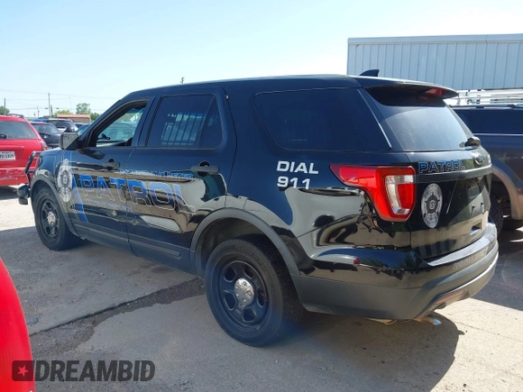 2016 Ford Police Interceptor Utility z VIN 1FM5K8AR5GGD16437, wystawiony jako IAAI lot #41998634 z przebiegiem 134 199 mil mil oraz . Historia ofert i sprzedaży dostępna na DreamBid. Obrazek 14.