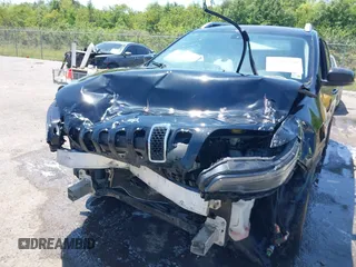 2019 Jeep Cherokee Latitude Plus z VIN 1C4PJMLB5KD474859, wystawiony jako IAAI lot #41990780 z przebiegiem 159 482 mil mil oraz . Historia ofert i sprzedaży dostępna na DreamBid. Obrazek 6.