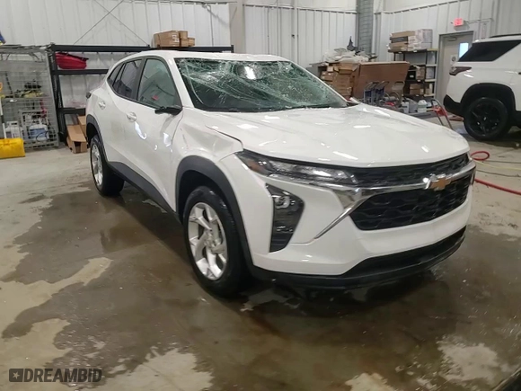 2025 Chevrolet Trax LS with VIN KL77LFEPXSC090514, listed as a Copart auction lot 46413775 with 7,077 mi miles and Salvage Title. Bid and sale history available at carsss.com. Image 14.