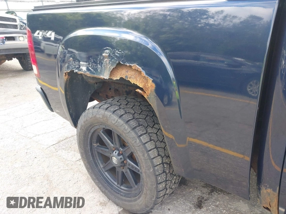 2009 GMC Sierra 1500 z VIN 2GTEK33Y391100131, wystawiony jako IAAI lot #42292487 z przebiegiem 197 968 mil mil oraz . Historia ofert i sprzedaży dostępna na DreamBid. Obrazek 6.