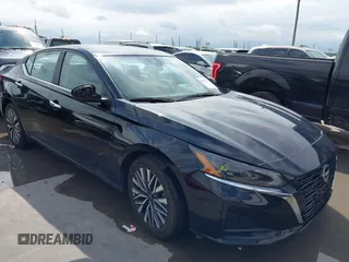 2025 Nissan Altima SV z VIN 1N4BL4DV1SN307377, wystawiony jako IAAI lot #42351222 z przebiegiem 15 810 mil mil oraz . Historia ofert i sprzedaży dostępna na DreamBid. Obrazek 1.