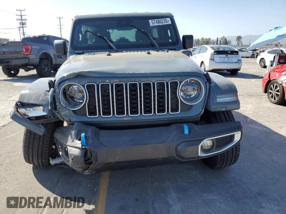 2024 Jeep Wrangler Sahara z VIN 1C4RJXP62RW228549, wystawiony jako Copart lot #57480235 z przebiegiem 6 036 mil mil oraz Szkoda całkowita • Salvage title. Historia ofert i sprzedaży dostępna na DreamBid. Obrazek 5.