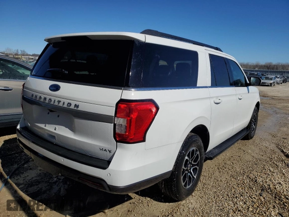 2024 Ford Expedition Max XLT with VIN 1FMJK1J82REA54260, listed as a Copart auction lot 46817225 with 1,540 mi miles and Clean Title. Bid and sale history available at DreamBid. Image 3.