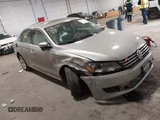 2013 Volkswagen Passat SE z VIN 1VWBN7A34DC072770, wystawiony jako IAAI lot #42053287 z przebiegiem 119 477 mil mil oraz . Historia ofert i sprzedaży dostępna na DreamBid. Obrazek 1.