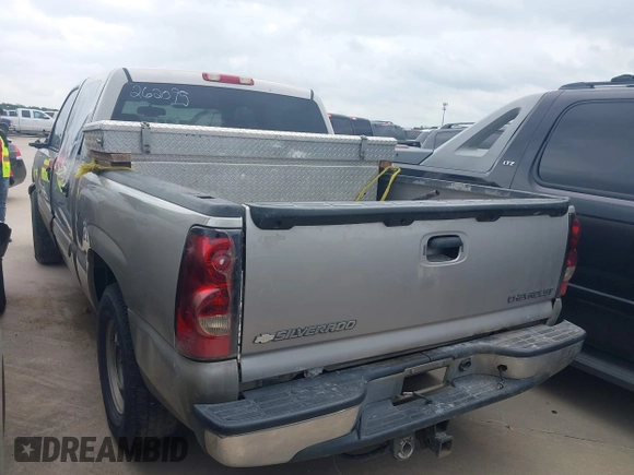 2005 Chevrolet Silverado 1500 LS with VIN 2GCEC13T151262095, listed as a IAAI auction lot 42032223 with 210,515 mi miles. Bid and sale history available at carsss.com. Image 3.
