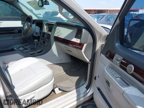 2004 Lincoln Aviator Luxury with VIN 5LMEU88H94ZJ34163, listed as a IAAI auction lot 42333257 with 117,604 mi miles and . Bid and sale history available at DreamBid. Image 5.