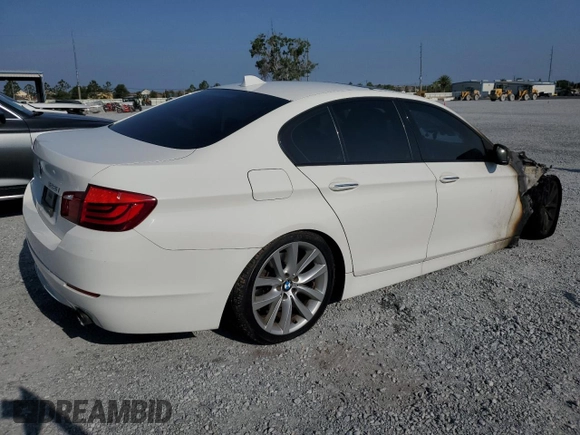 2011 BMW 5 Series 535i z VIN WBAFR7C55BC603380, wystawiony jako Copart lot #55961545 z przebiegiem Nie podano mil oraz Nie do naprawy • Non repairable. Historia ofert i sprzedaży dostępna na DreamBid. Obrazek 3.