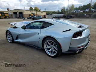 2019 Ferrari 812 z VIN ZFF83CLA1K0238914, wystawiony jako Copart lot #73543634 z przebiegiem 9 833 mil mil oraz Szkoda całkowita • Salvage title. Historia ofert i sprzedaży dostępna na DreamBid. Obrazek 2.