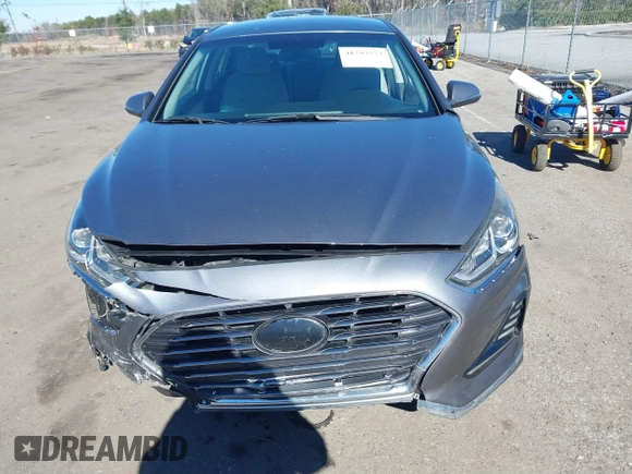 2018 Hyundai Sonata Limited with VIN 5NPE34AF3JH650520, listed as a IAAI auction lot 41292572 with 110,031 mi miles. Bid and sale history available at carsss.com. Image 12.