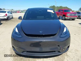 2024 Tesla Model Y Long Range z VIN 7SAYGDEE8RA262082, wystawiony jako IAAI lot #41834216 z przebiegiem 11 536 mil mil oraz . Historia ofert i sprzedaży dostępna na DreamBid. Obrazek 13.