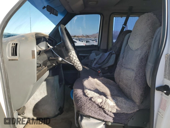 1996 Ford Econoline Cargo with VIN 1FDEE14Y2THB17450, listed as a Copart auction lot 82011424 with Not Provided miles and Clean Title. Bid and sale history available at DreamBid. Image 7.