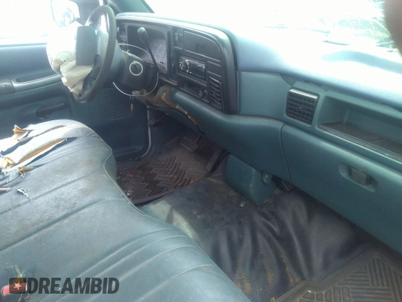 1996 Dodge 1500 z VIN 1B7HC16Y5TS694447, wystawiony jako IAAI lot #31071726 z przebiegiem 204 660 mil mil oraz . Historia ofert i sprzedaży dostępna na DreamBid. Obrazek 5.