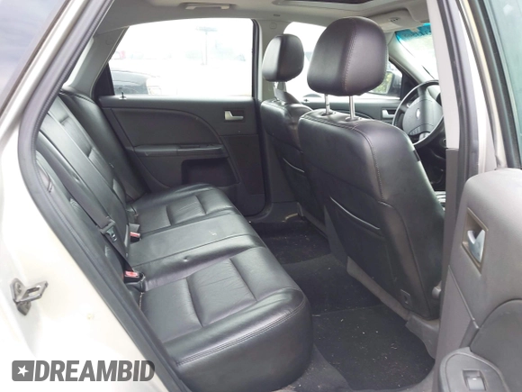 2007 Ford Five Hundred Limited с VIN 1FAHP28147G124688, выставлен на аукционе IAAI как лот 42343568 с пробегом 170 197 миль миль и . История ставок и продаж доступна на DreamBid. Изображение 8.