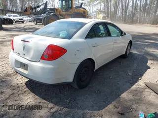 2008 Pontiac G6 1SV Value Leader with VIN 1G2ZF57B284297954, listed as a IAAI auction lot 41864563 with 203,678 mi miles. Bid and sale history available at carsss.com. Image 4.