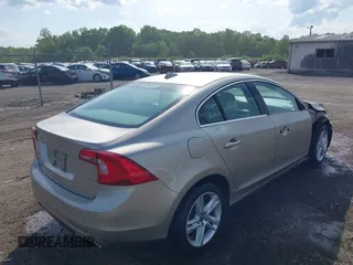 2014 Volvo S60 T5 z VIN YV1612FS3E2278344, wystawiony jako IAAI lot #42135203 z przebiegiem 43 876 mil mil oraz . Historia ofert i sprzedaży dostępna na DreamBid. Obrazek 4.