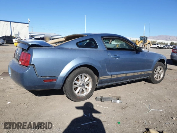 2007 Ford Mustang Deluxe z VIN 1ZVFT80N475227021, wystawiony jako Copart lot #48391145 z przebiegiem 182 895 mil mil oraz Szkoda całkowita • Salvage title. Historia ofert i sprzedaży dostępna na DreamBid. Obrazek 3.