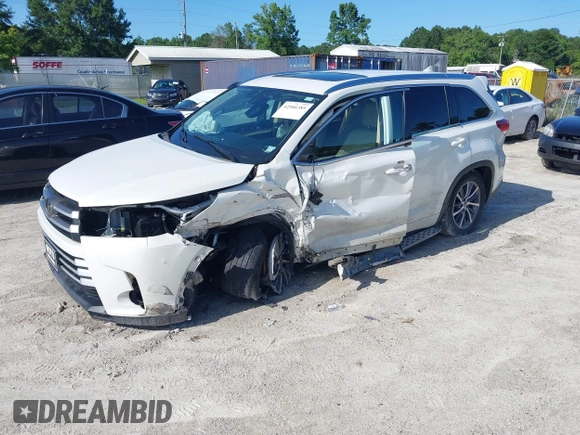 2017 Toyota Highlander XLE with VIN 5TDKZRFH4HS525085, listed as a IAAI auction lot 42506385 with 84,581 mi miles and . Bid and sale history available at DreamBid. Image 2.