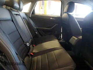 2024 Volkswagen Jetta SE with VIN 3VWEM7BU7RM047598, listed as a Copart auction lot 62073545 with 18,603 mi miles and Salvage title. Bid and sale history available at DreamBid. Image 10.