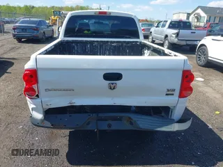 2008 Dodge Dakota с VIN 1D3HW38N38S581620, выставлен на аукционе IAAI как лот 41961741 с пробегом 133 760 миль миль и . История ставок и продаж доступна на DreamBid. Изображение 16.
