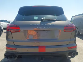2015 Porsche Cayenne Turbo с VIN WP1AC2A27FLA82984, выставлен на аукционе IAAI как лот 42290464 с пробегом 114 185 миль миль и . История ставок и продаж доступна на DreamBid. Изображение 17.