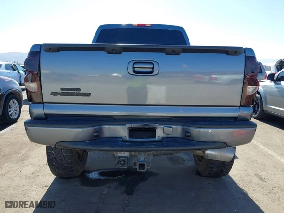 2007 Chevrolet Silverado 2500HD Classic LT3 with VIN 1GCHK23D97F183638, listed as a IAAI auction lot 41299493 with 238,146 mi miles. Bid and sale history available at carsss.com. Image 17.