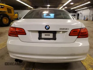 2011 BMW 3 Series 328i xDrive z VIN WBAKF3C57BE567244, wystawiony jako Copart lot #43366365 z przebiegiem 136 886 mil mil oraz Szkody całkowita. Historia ofert i sprzedaży dostępna na DreamBid. Obrazek 6.