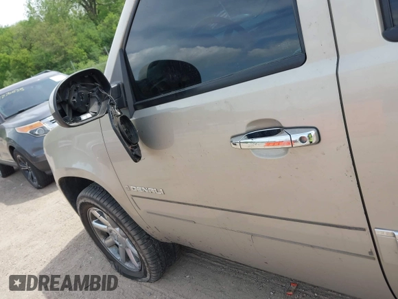2008 GMC Yukon XL z VIN 1GKFK66878J168801, wystawiony jako IAAI lot #42270097 z przebiegiem 249 455 mil mil oraz . Historia ofert i sprzedaży dostępna na DreamBid. Obrazek 17.