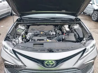 2024 Toyota Camry LE z VIN 4T1C11AK2RU879602, wystawiony jako IAAI lot #42162353 z przebiegiem 6 185 mil mil oraz . Historia ofert i sprzedaży dostępna na DreamBid. Obrazek 10.
