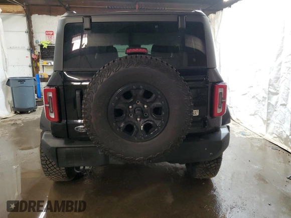 2024 Ford Bronco Wildtrak z VIN 1FMEE2BP1RLA76928, wystawiony jako Copart lot #46423395 z przebiegiem 4873 mil mil oraz Szkody całkowita. Historia ofert i sprzedaży dostępna na DreamBid. Obrazek 6.