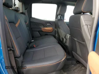 2024 GMC Canyon 4WD AT4 z VIN 1GTP6DEKXR1197281, wystawiony jako Copart lot #48731345 z przebiegiem 4 708 mil mil oraz Szkoda całkowita • Salvage title. Historia ofert i sprzedaży dostępna na DreamBid. Obrazek 10.