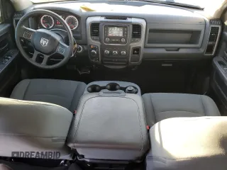 2018 Ram 1500 Express z VIN 3C6RR7KG3JG203310, wystawiony jako Copart lot #82222274 z przebiegiem 84 017 mil mil oraz Szkoda całkowita • Salvage title. Historia ofert i sprzedaży dostępna na DreamBid. Obrazek 8.