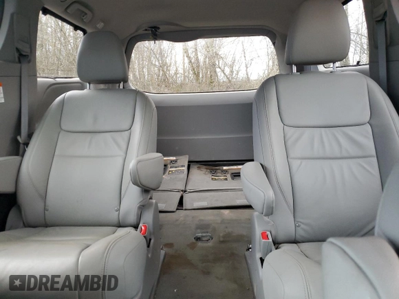 2018 Toyota Sienna XLE z VIN 5TDDZ3DC8JS199035, wystawiony jako Copart lot #48524005 z przebiegiem 98 580 mil mil oraz Szkoda całkowita • Salvage title. Historia ofert i sprzedaży dostępna na DreamBid. Obrazek 10.